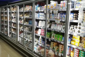 Εγκατάσταση ψυγείων στην αλυσίδα super market Market In