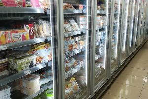Εγκατάσταση ψυγείων στην αλυσίδα super market Market In