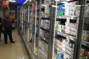 Εγκατάσταση ψυγείων στην αλυσίδα super market Market In